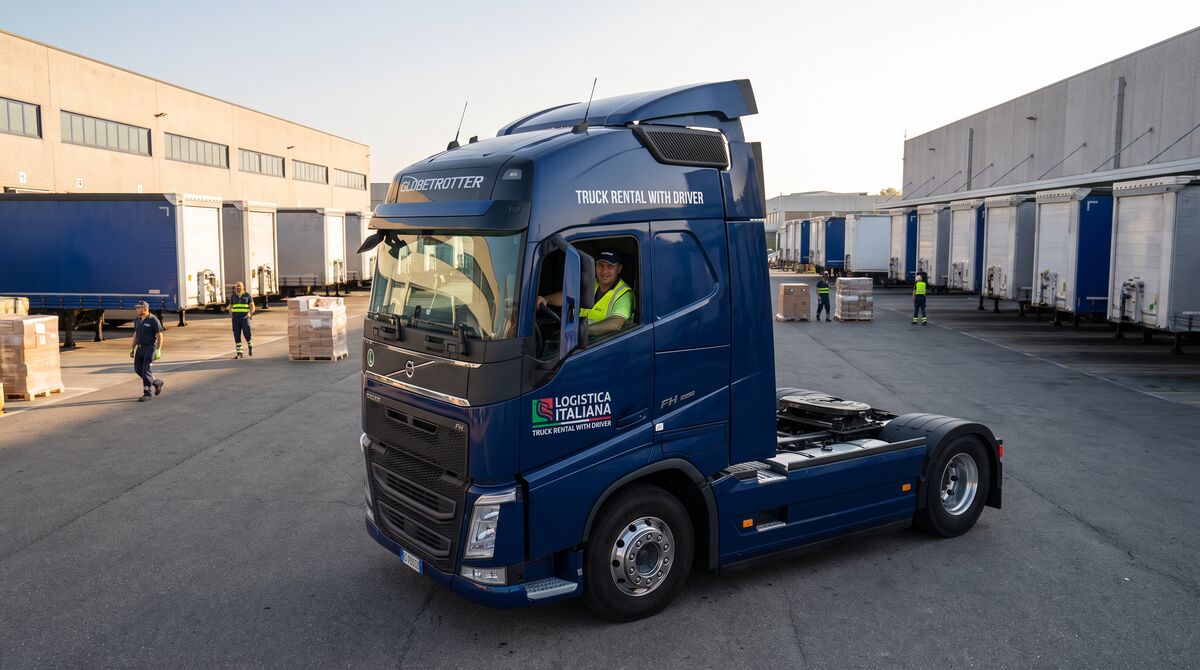 Poids lourd avec chauffeur, location de véhicule industriel, cour logistique italienne
